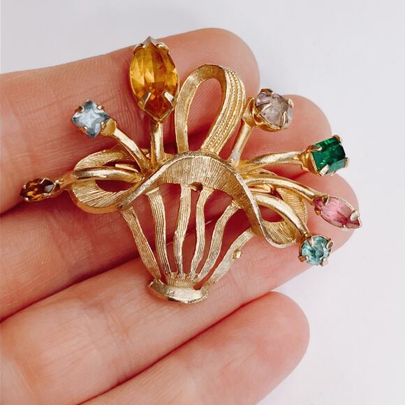 Vintage Mid Century Floral Basket Brooch Gold Tone Rhinestone 1950s 1960s - Picture 4 of 10